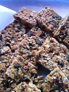 Granola bars (almost&nbsp;healthy!)